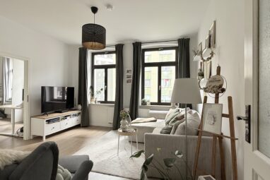 Wohlfühlcharme in saniertem Altbau mit Wohnküche und Tageslichtbad!