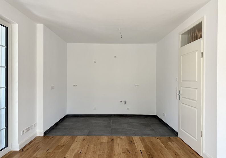 Tiefgarage mit PKW-Aufzug