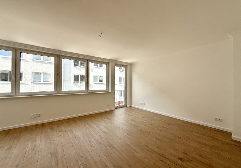 Wohnraum + offene Küche