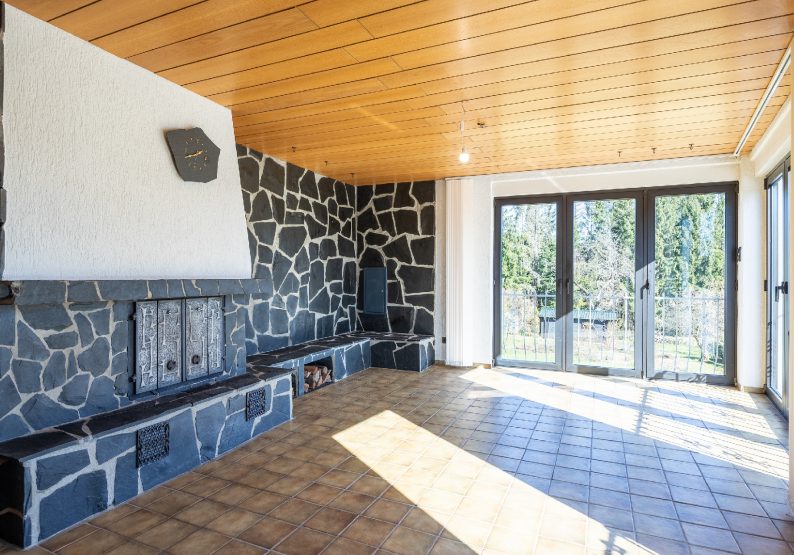 Wohnraum mit Kamin