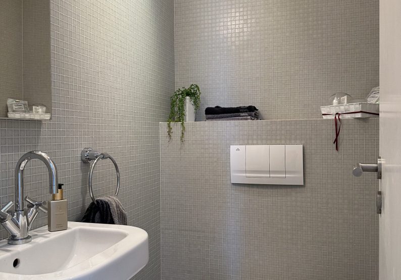 separates WC
