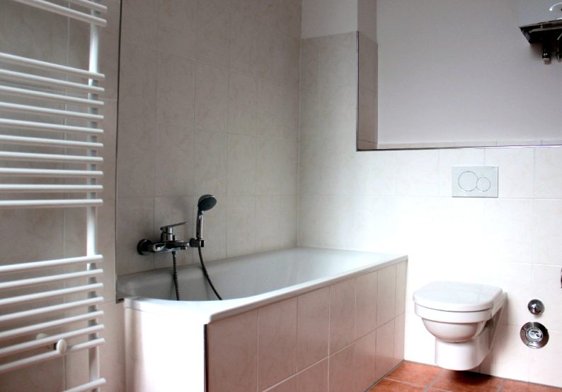 Bad mit Badewanne