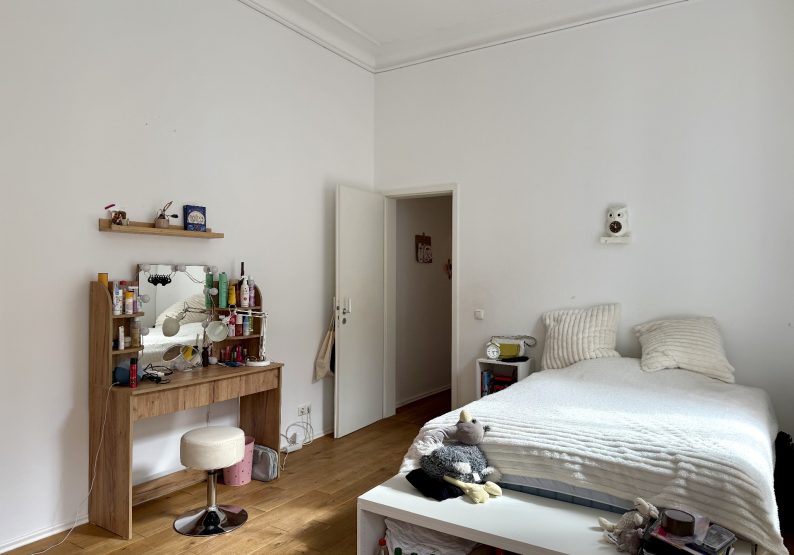 großes Schlafzimmer (Bild 2)